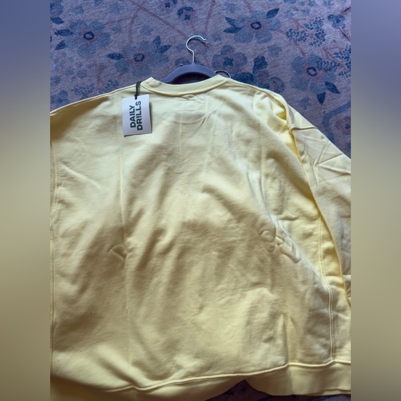 Daily drills lemonade crewneck and shorts set! Size XS/S - Picture 11 of 12